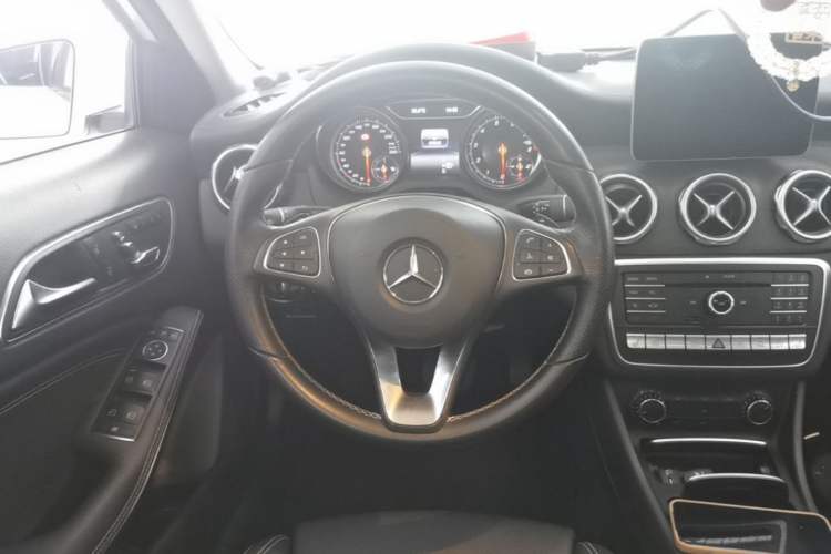 Used Mercedes-Benz GLA 2017 GLA 220 4MATIC Fashion Model Steering Wheel