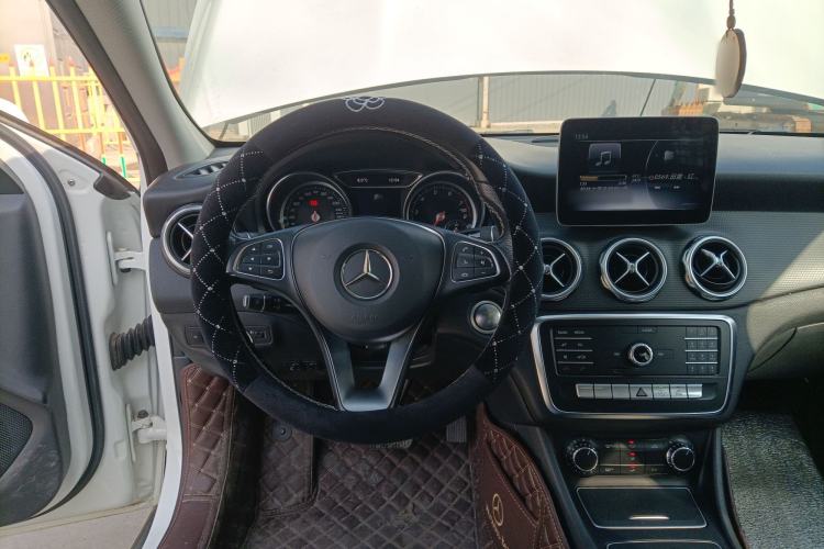 Used Mercedes-Benz GLA 2017 GLA 200 Sport Edition Steering Wheel