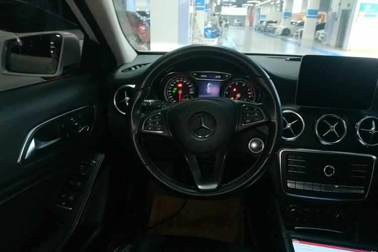 Used Mercedes-Benz GLA 2017 GLA 220 4MATIC Fashion Model Steering Wheel