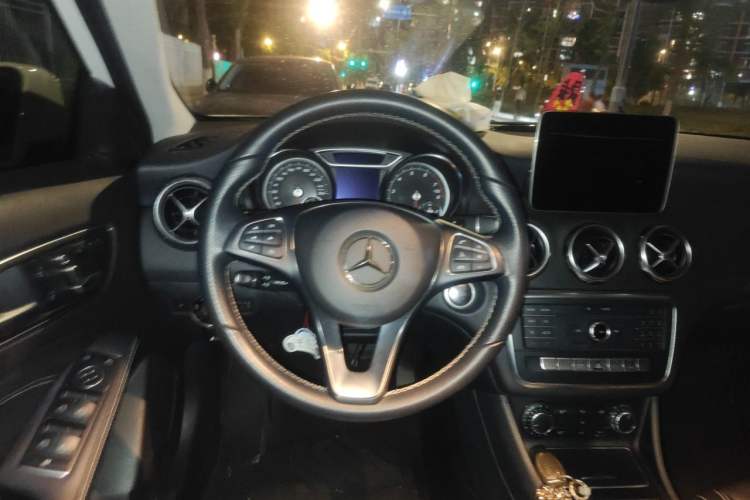 Used Mercedes-Benz GLA 2017 GLA 200 Sport Edition Steering Wheel