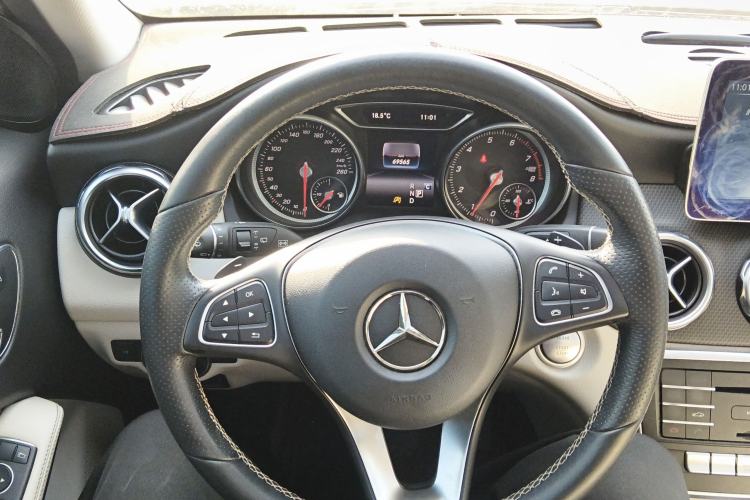 Used Mercedes-Benz GLA 2017 GLA 200 Sport Edition Steering Wheel
