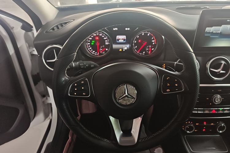 Used Mercedes-Benz GLA 2017 GLA 200 Sport Edition Steering Wheel