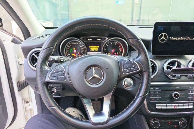 Used Mercedes-Benz GLA 2017 GLA 200 Sport Edition Steering Wheel