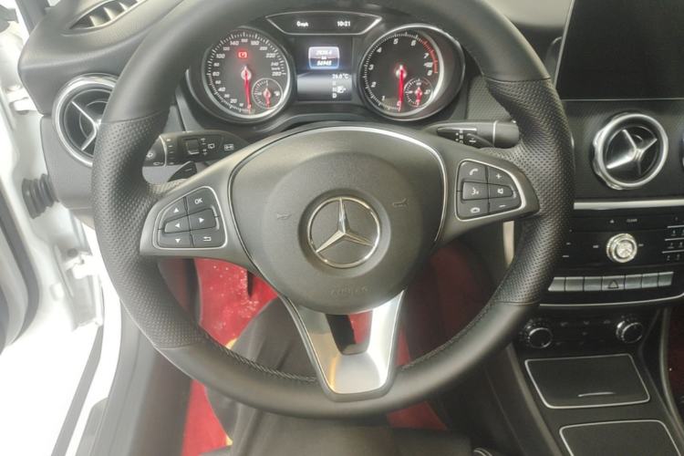 Used Mercedes-Benz GLA 2017 GLA 200 Sport Edition Steering Wheel