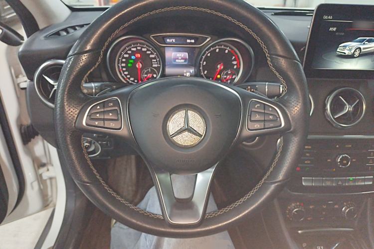 Used Mercedes-Benz GLA 2017 GLA 200 Sport Edition Steering Wheel