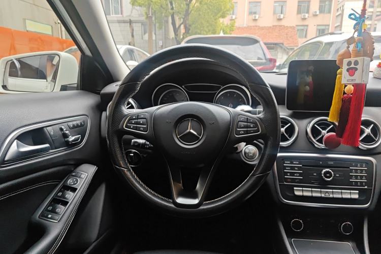 Used Mercedes-Benz GLA 2017 GLA 200 Sport Edition Steering Wheel