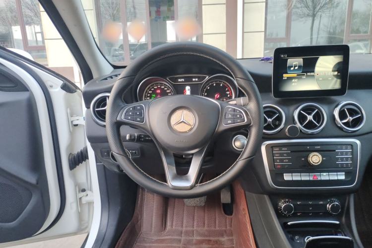 Used Mercedes-Benz GLA 2017 GLA 200 Sport Edition Steering Wheel