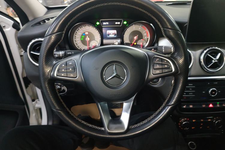 Used Mercedes-Benz GLA 2017 GLA 220 4MATIC Fashion Model Steering Wheel
