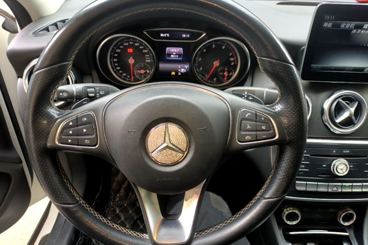 Used Mercedes-Benz GLA 2017 GLA 200 Sport Edition Steering Wheel