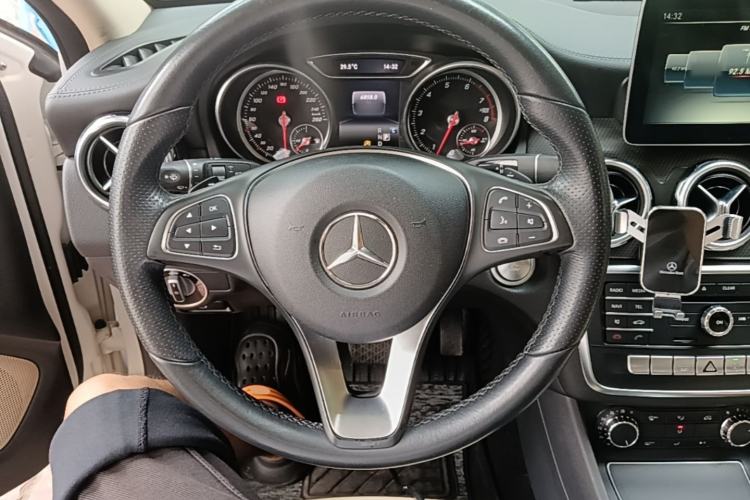 Used Mercedes-Benz GLA 2017 GLA 200 Fashion Model Steering Wheel