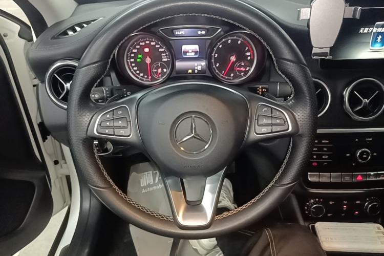 Used Mercedes-Benz GLA 2017 GLA 220 4MATIC Fashion Model Steering Wheel