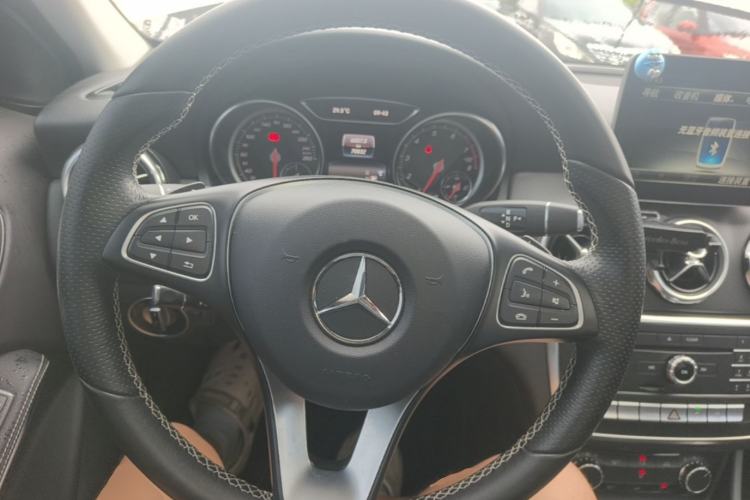 Used Mercedes-Benz GLA 2017 GLA 200 Sport Edition Steering Wheel