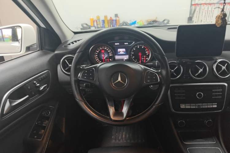 Used Mercedes-Benz GLA 2017 GLA 200 Sport Edition Steering Wheel