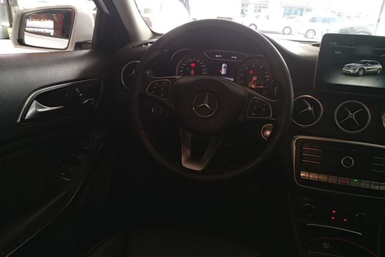Used Mercedes-Benz GLA 2017 GLA 220 4MATIC Fashion Model Steering Wheel