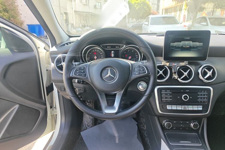 Used Mercedes-Benz GLA 2017 GLA 200 Sport Edition Steering Wheel