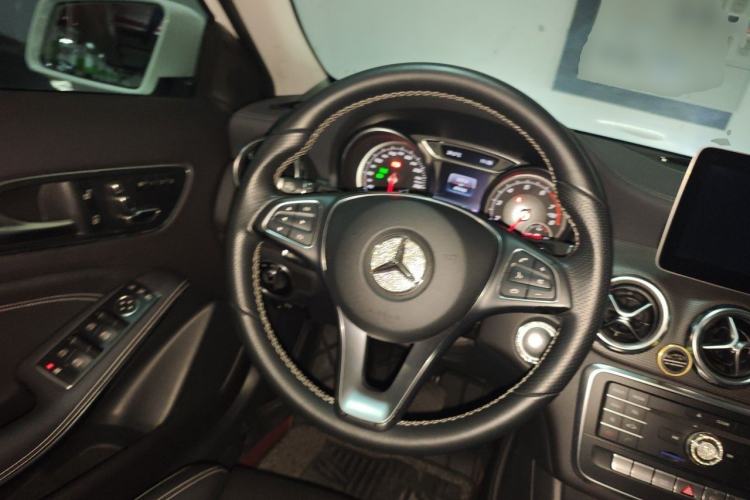 Used Mercedes-Benz GLA 2017 GLA 200 Fashion Model Steering Wheel