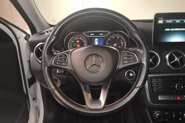 Used Mercedes-Benz GLA 2017 GLA 200 Fashion Model Steering Wheel