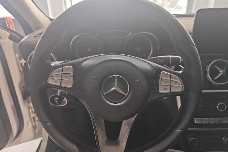 Used Mercedes-Benz GLA 2017 GLA 200 Fashion Model Steering Wheel