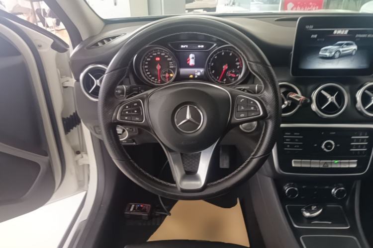 Used Mercedes-Benz GLA 2017 GLA 200 Sport Edition Steering Wheel