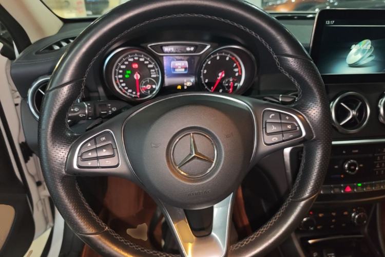 Used Mercedes-Benz GLA 2017 GLA 220 4MATIC Fashion Model Steering Wheel