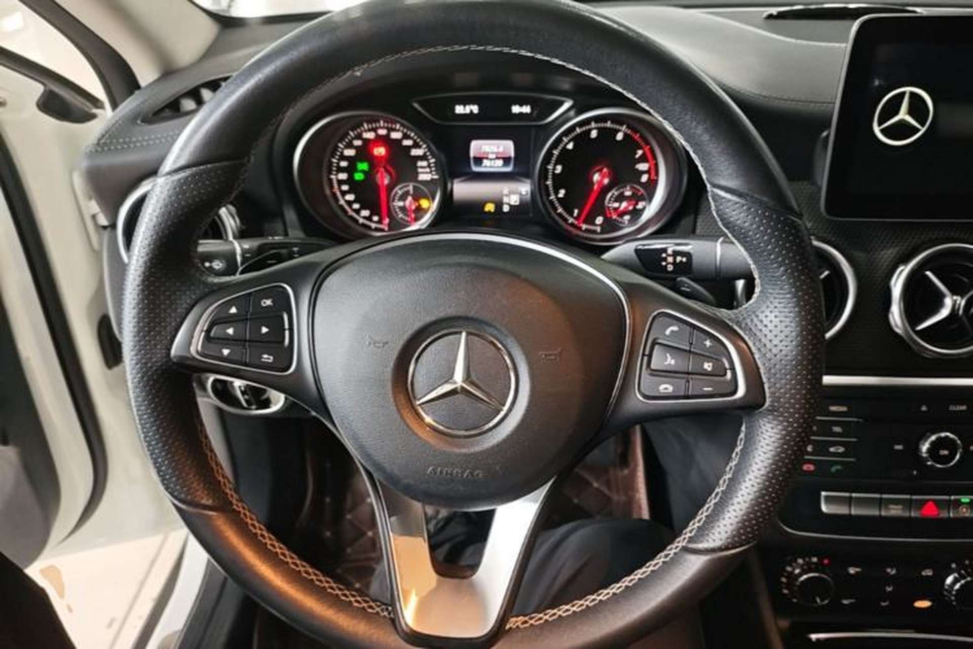 Used Mercedes-Benz GLA 2017 GLA 200 Fashion Model Steering Wheel