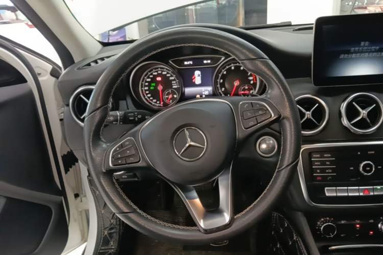 Used Mercedes-Benz GLA 2017 GLA 200 Sport Edition Steering Wheel