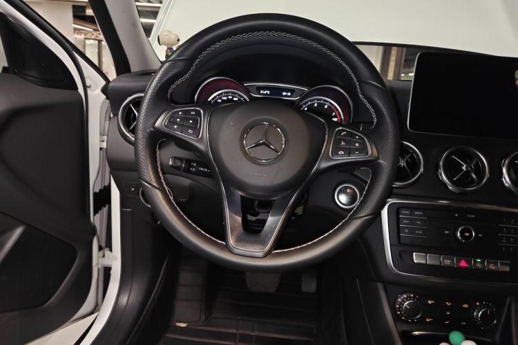 Used Mercedes-Benz GLA 2017 GLA 200 Fashion Model Steering Wheel
