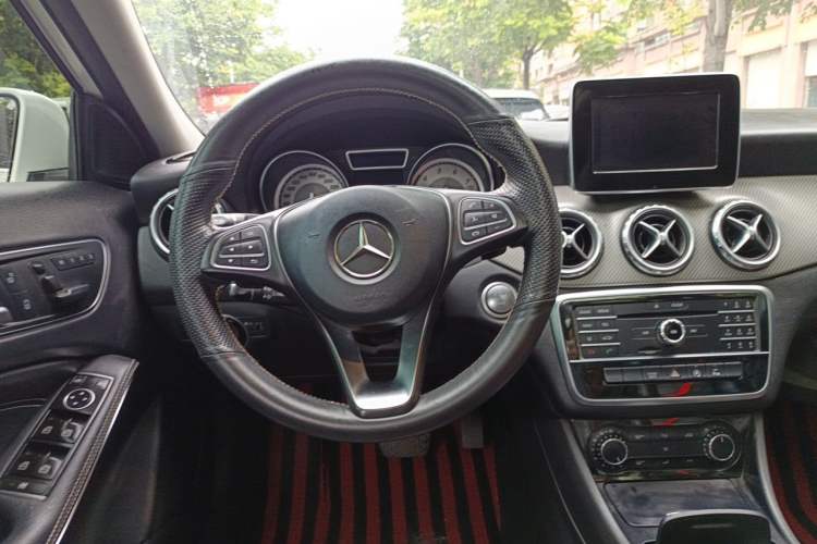 Used Mercedes-Benz GLA 2017 GLA 200 Sport Edition Steering Wheel