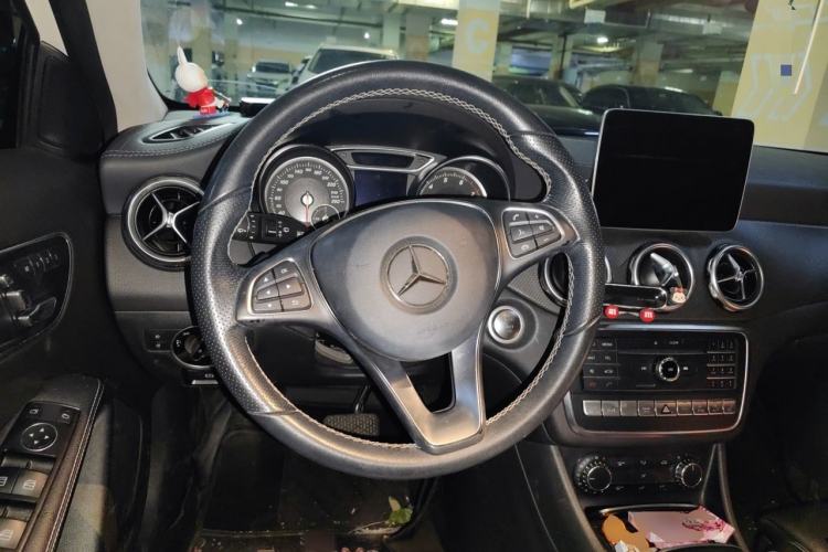Used Mercedes-Benz GLA 2017 GLA 220 4MATIC Fashion Model Steering Wheel