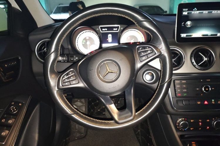 Used Mercedes-Benz GLA 2017 GLA 200 Sport Edition Steering Wheel