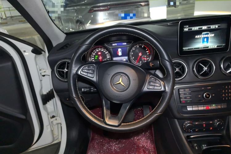 Used Mercedes-Benz GLA 2017 GLA 200 Fashion Model Steering Wheel