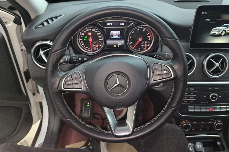 Used Mercedes-Benz GLA 2017 GLA 200 Sport Edition Steering Wheel