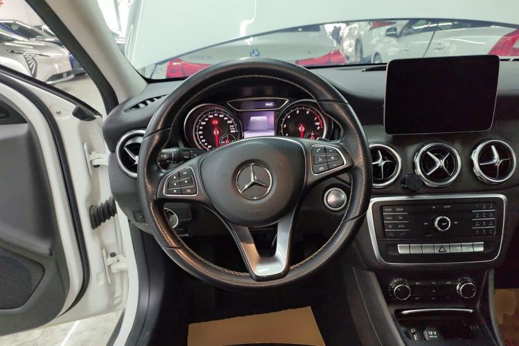 Used Mercedes-Benz GLA 2017 GLA 200 Fashion Model Steering Wheel