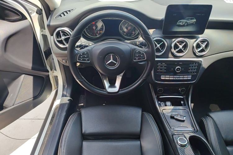 Used Mercedes-Benz GLA 2017 GLA 200 Sport Edition Steering Wheel