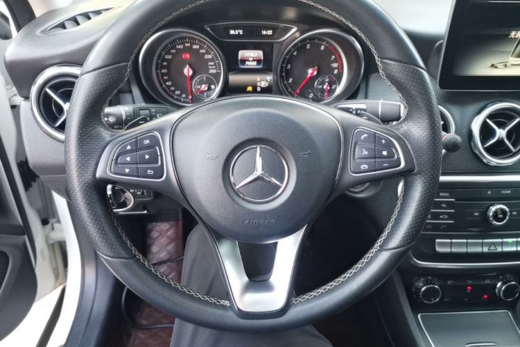 Used Mercedes-Benz GLA 2017 GLA 200 Sport Edition Steering Wheel