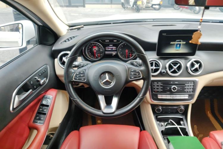 Used Mercedes-Benz GLA 2017 GLA 200 Sport Edition Steering Wheel