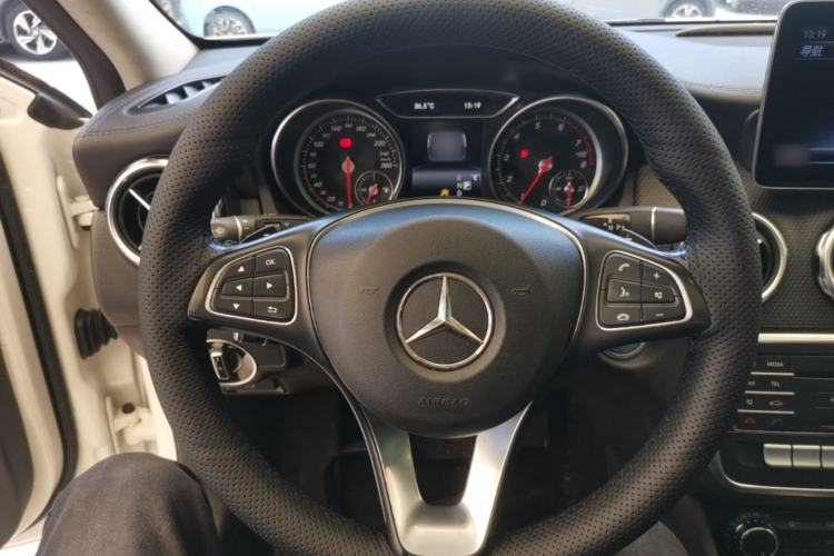 Used Mercedes-Benz GLA 2017 GLA 200 Fashion Model Steering Wheel