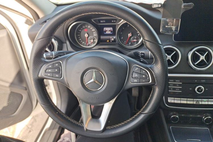 Used Mercedes-Benz GLA 2017 GLA 220 4MATIC Fashion Model Steering Wheel