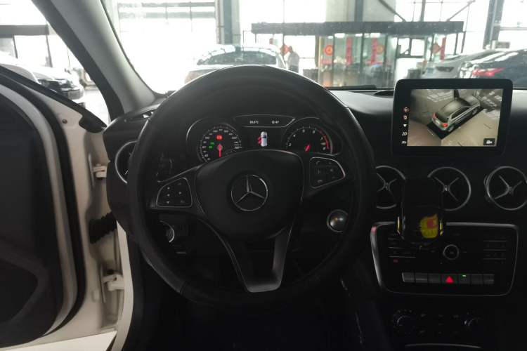 Used Mercedes-Benz GLA 2017 GLA 200 Sport Edition Steering Wheel