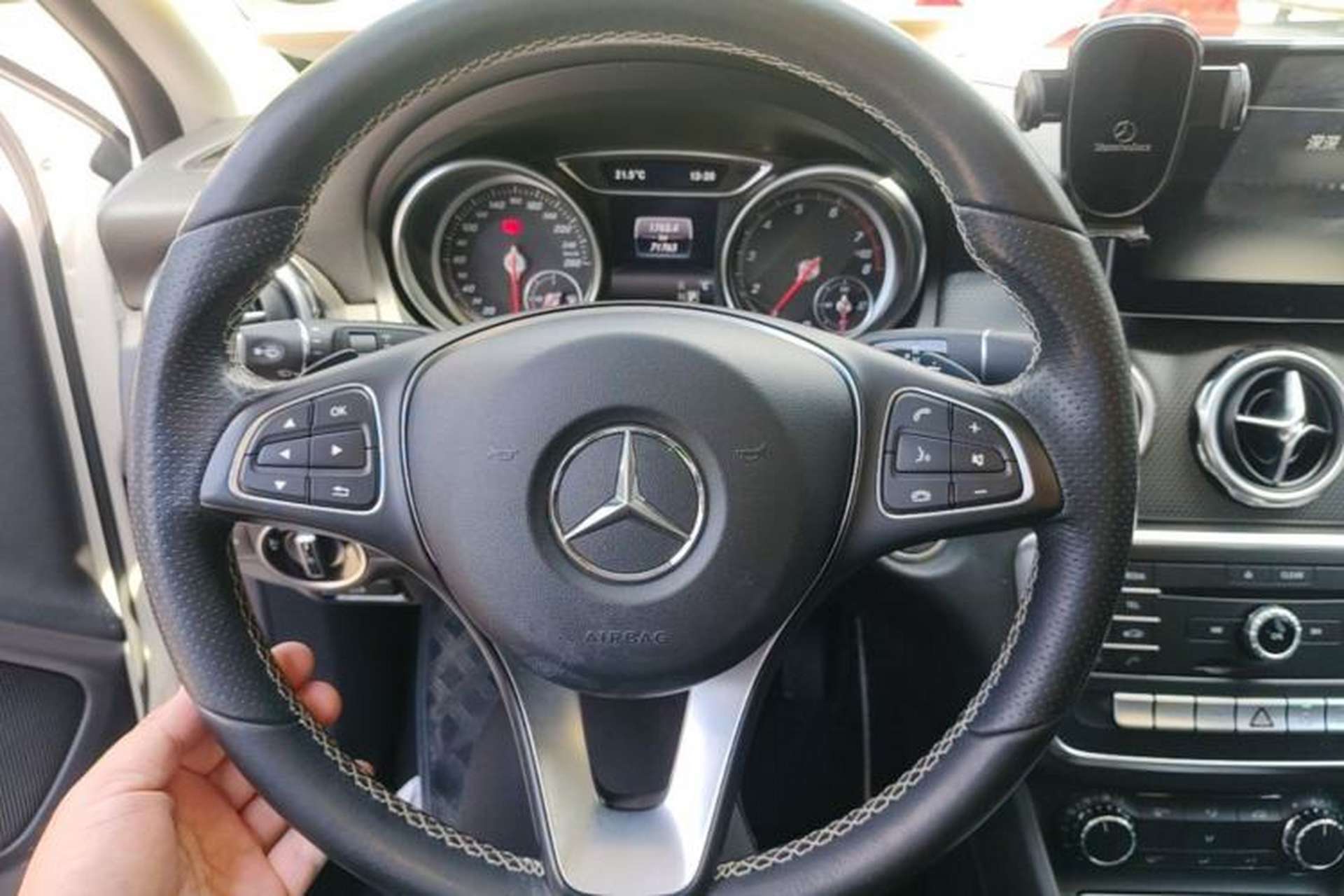Used Mercedes-Benz GLA 2017 GLA 200 Sport Edition Steering Wheel