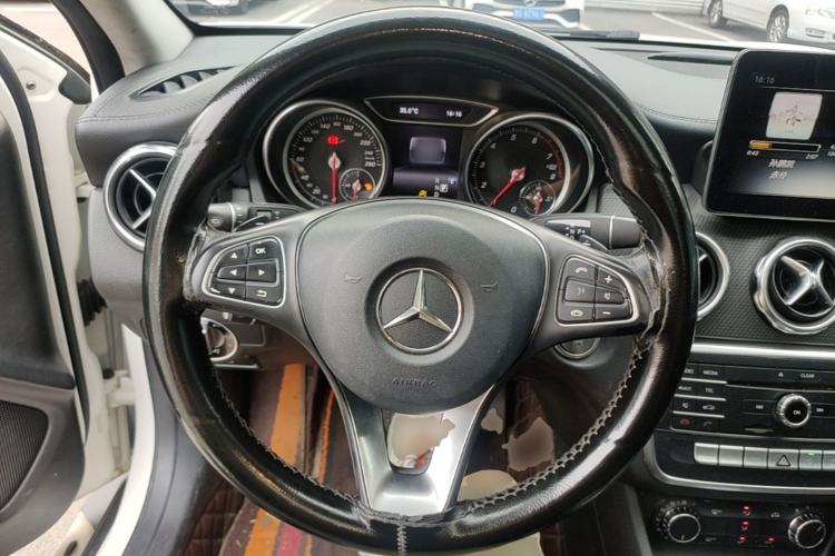 Used Mercedes-Benz GLA 2017 GLA 200 Fashion Model Steering Wheel
