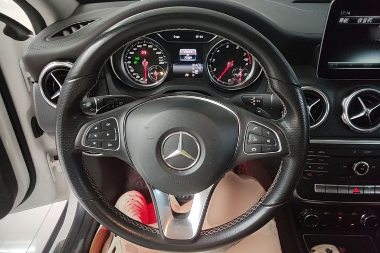 Used Mercedes-Benz GLA 2017 GLA 200 Fashion Model Steering Wheel