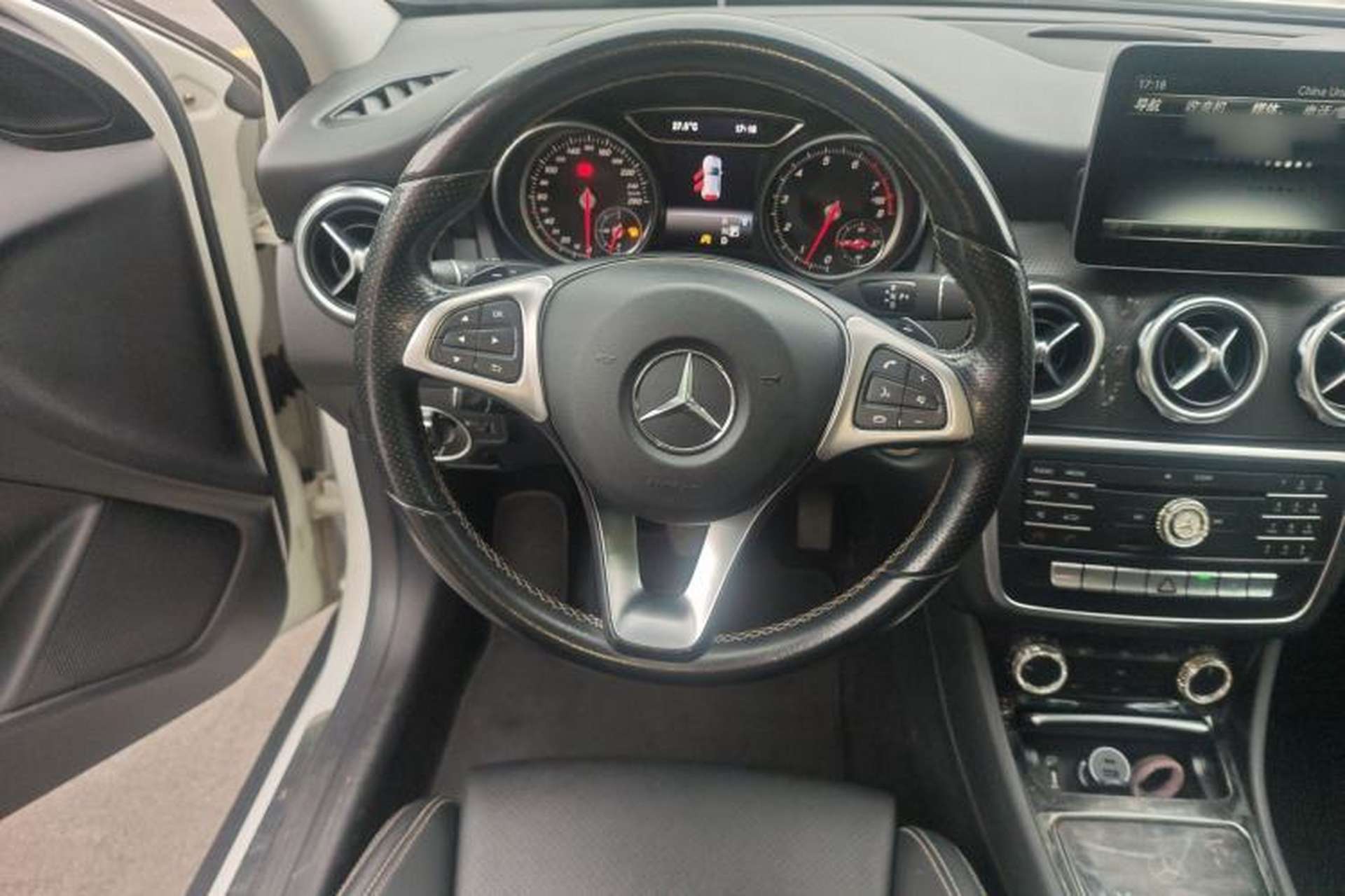 Used Mercedes-Benz GLA 2017 GLA 200 Sport Edition Steering Wheel