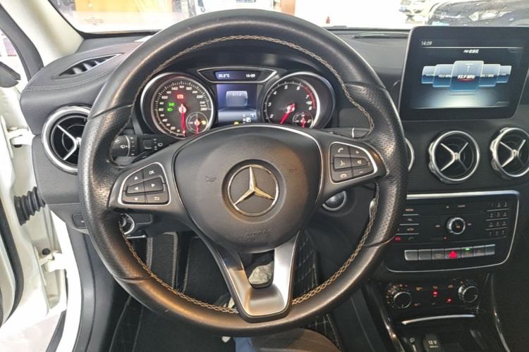 Used Mercedes-Benz GLA 2017 GLA 200 Fashion Model Steering Wheel