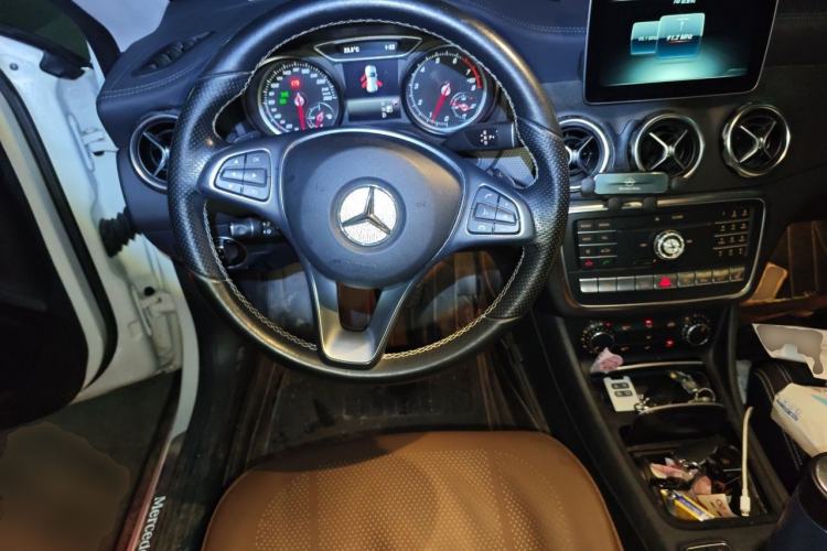 Used Mercedes-Benz GLA 2017 GLA 220 4MATIC Luxury Model Steering Wheel