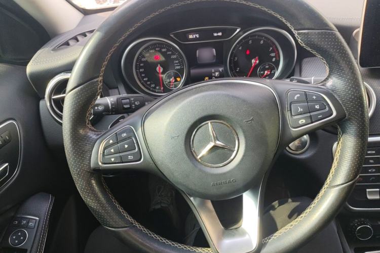 Used Mercedes-Benz GLA 2017 GLA 200 Fashion Model Steering Wheel