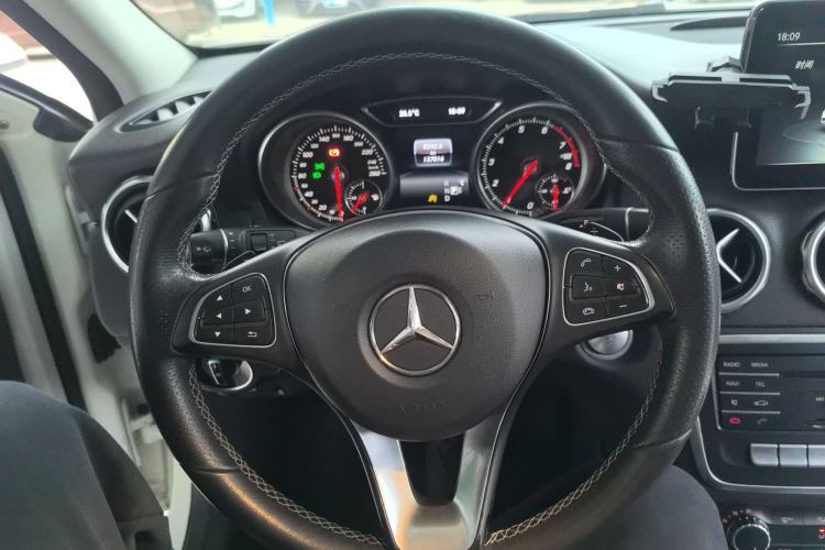 Used Mercedes-Benz GLA 2017 GLA 200 Sport Edition Steering Wheel