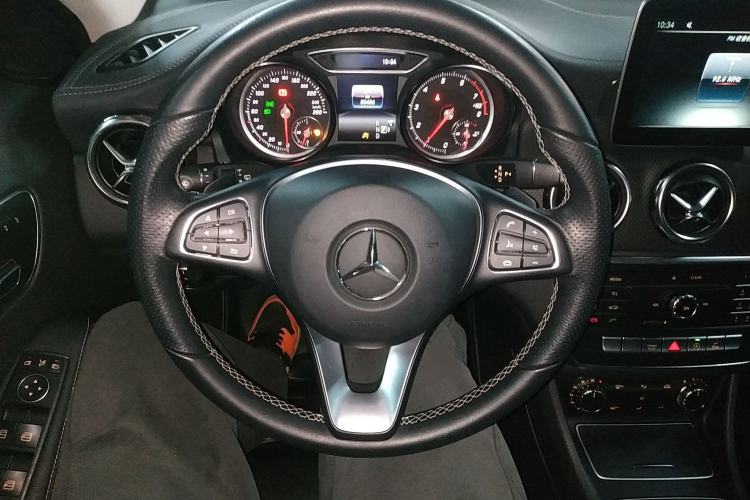 Used Mercedes-Benz GLA 2017 GLA 200 Fashion Model Steering Wheel