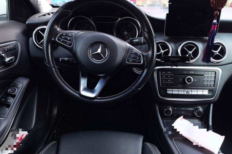 Used Mercedes-Benz GLA 2017 GLA 200 Sport Edition Steering Wheel