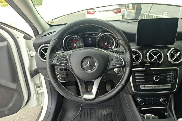 Used Mercedes-Benz GLA 2017 GLA 200 Sport Edition Steering Wheel